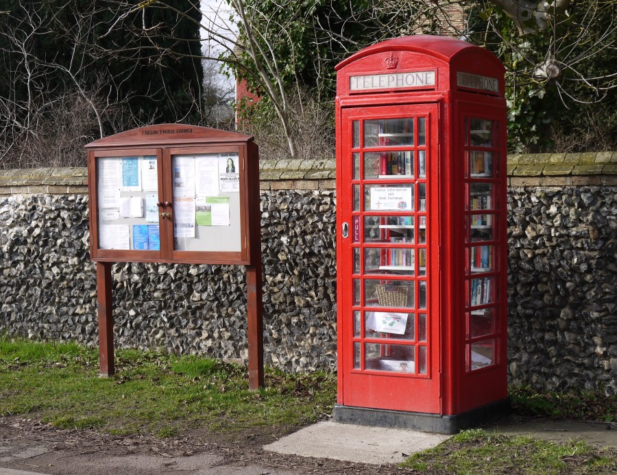 Photo of old phone box in Foxton.