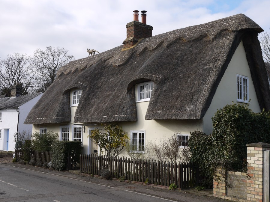 Photo of thatched cottage in Foxton