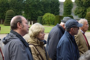 People listening outside the chateau.
